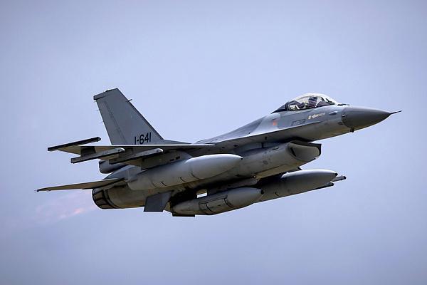 乌克兰空军一架F-16战机坠毁