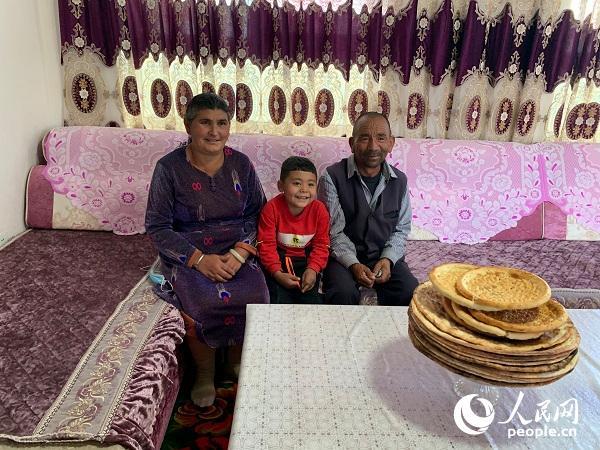 新疆达里雅布依村易地扶贫搬迁奔向小康生活—— 塔克拉玛干腹地矗起“沙漠新村”