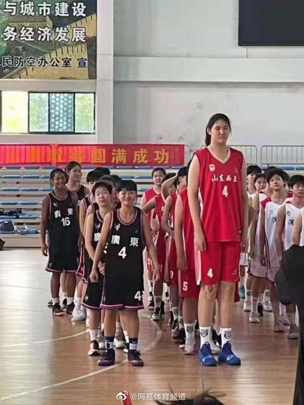 14岁女孩身高追平姚明 有望成中国女篮“大杀器”