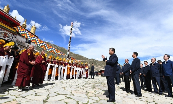 习近平在西藏考察时强调 全面贯彻新时代党的治藏方略 谱写雪域高原长治久安和高质量发展新篇章