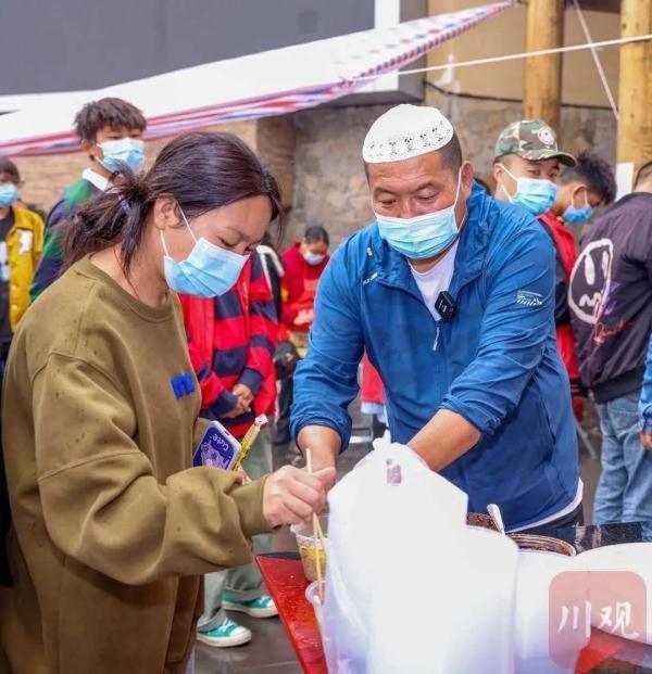 痛心！泸定地震免费送几千碗爱心面的“拉面哥”，突发疾病去世