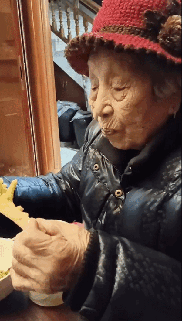 101岁老人每天赶2场麻将 医生：身体状态70岁