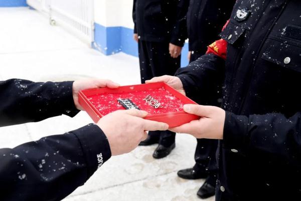 父亲牺牲后儿子继承警号，007704，重启！