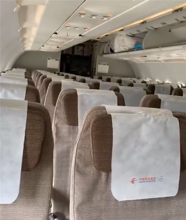 女子坐飞机意外发现自己包机了 除了机组人员就她一个乘客