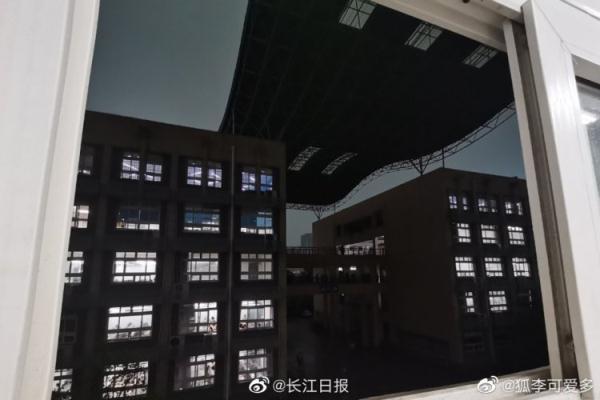 武汉大暴雨白天秒变黑夜，网友晒这是电影特效吗？