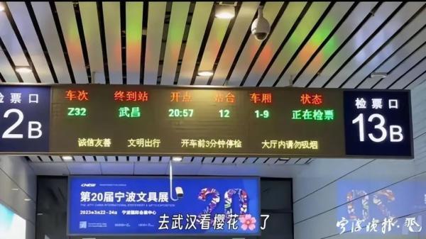 小伙一天狂刷武汉7景点，早上到晚上走 第二天准时上班