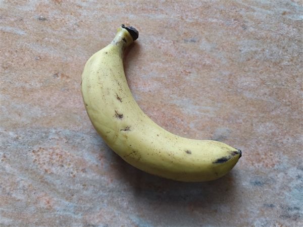 一韩国游客吃掉香蕉展品 作者回应称“完全没有任何问题”
