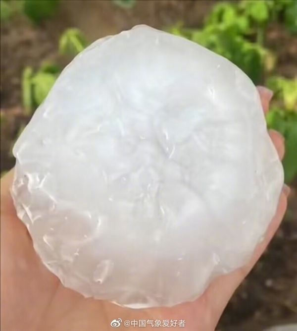 河北多地遭强对流天气:冰雹如拳头大小 多人被砸伤