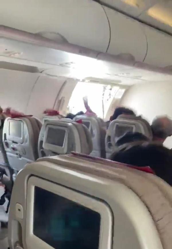飞行中强行打开舱门 部分乘客晕倒 韩亚航空一乘客被捕