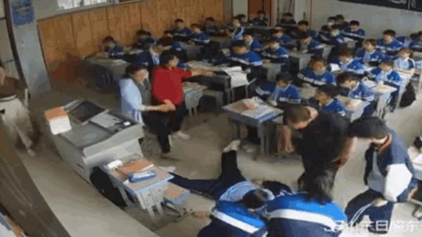 女生心脏骤停师生上演生死救援！希望让更多的人掌握心肺复苏术