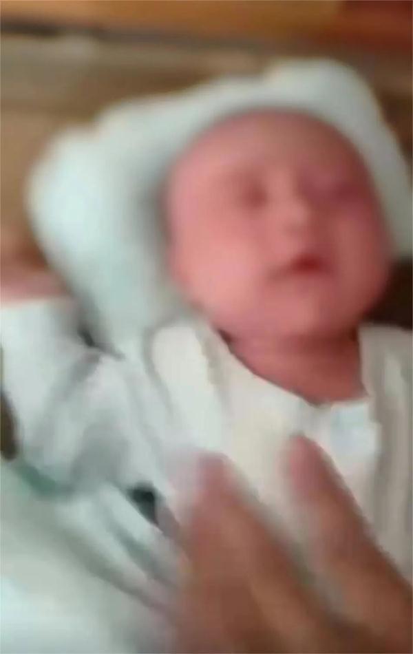 男子怒扇婴儿引发网民激愤,官方通报 男子怒扇婴儿引发网民激愤,官方通报
