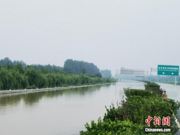 涿州进京高速目前中断!洪水漫过主路 交警建议绕行