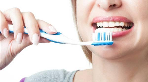 女子坚持用盐刷牙确诊甲亢，问题竟在刷牙？这个习惯你可能也有……