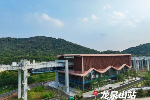 就在武汉!中国首条城市空轨开通