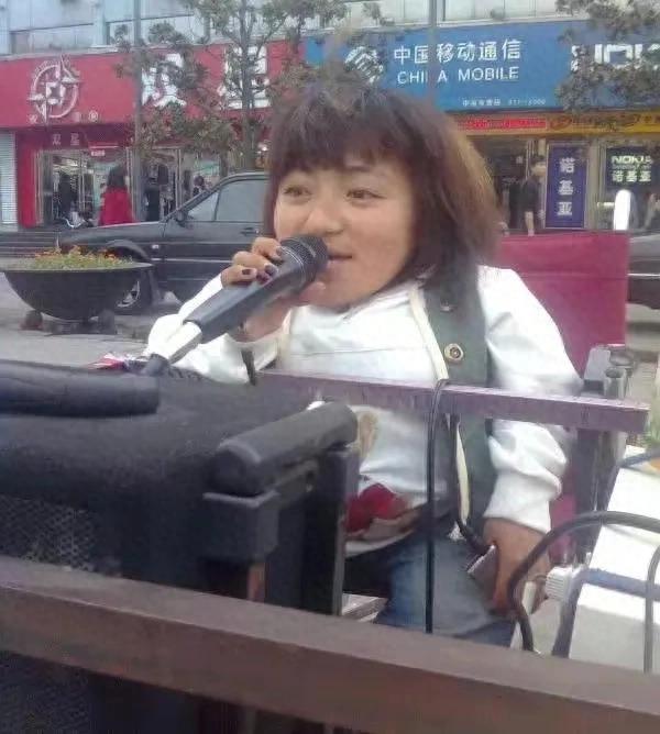 袖珍女李喜梅两任丈夫曝光，国庆大婚，公婆表情一言难尽