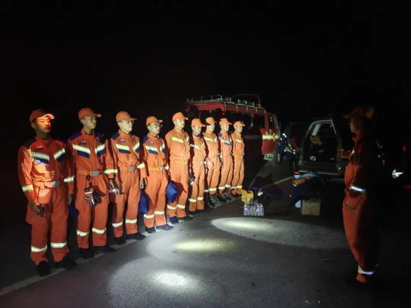 5名学生私自攀爬玉龙雪山被困 求助当地消防救援队