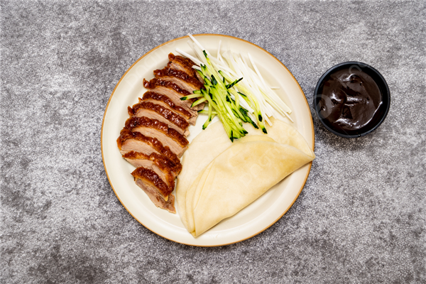 烤鸭店回应在厕所浸泡鸭子 工作人员:空间有限 偶尔放一下