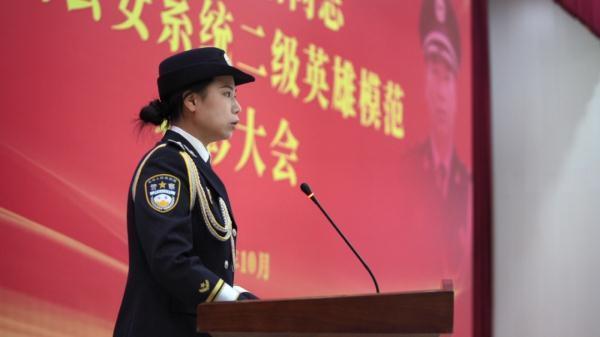 110933欢迎重新归队！女儿含泪继承父亲警号
