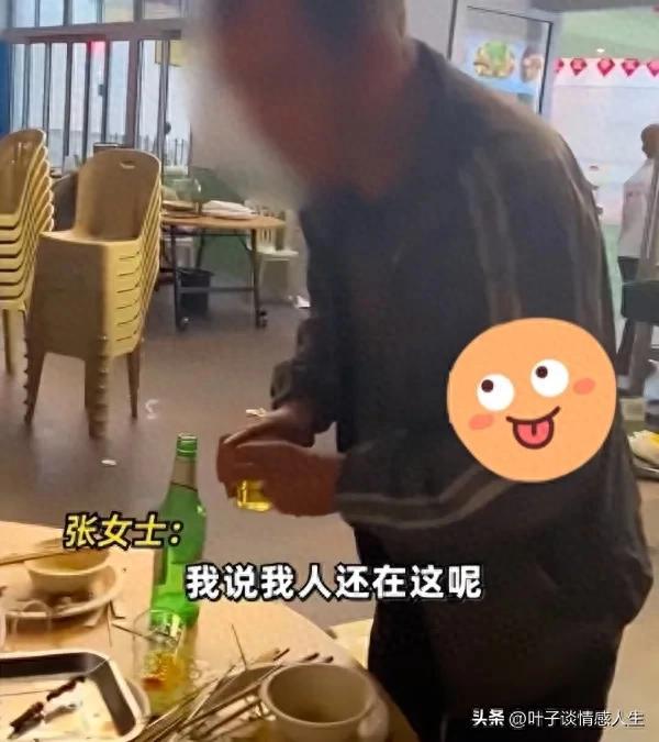女子还在吃饭就被收餐桌 吐槽店家无人管