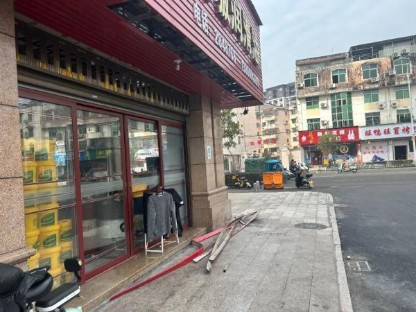 小男孩从6楼坠落被好心人徒手接住 当事人：碰到这种事每个人都会义不容辞去做的