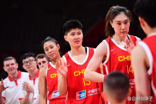 中国女篮75-68逆转战胜澳大利亚 球迷狂欢季的精彩逆袭