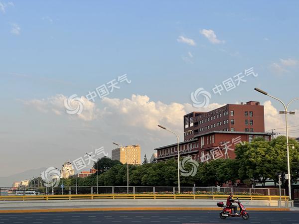 北京今日晴转多云 午后西部等地有雷阵雨“叨扰”