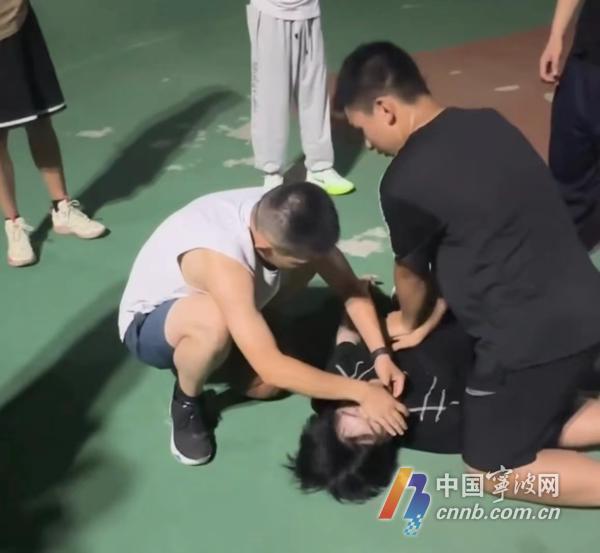 高中生心脏骤停 男生教科书式抢救