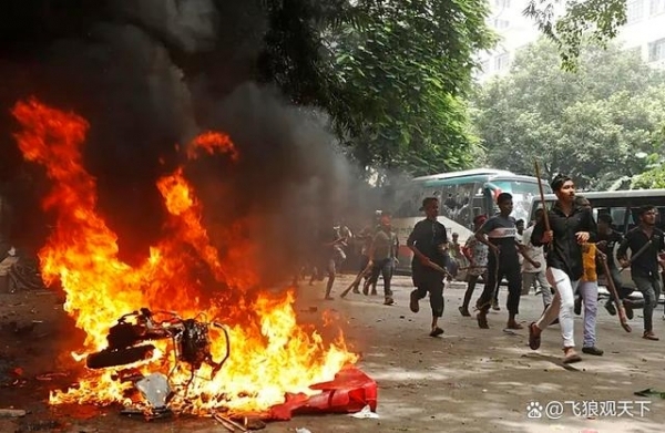 孟加拉女总理仓皇出逃！乘坐直升机逃跑画面曝光，当天匆忙宣布辞职