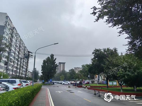 暴雨预警生效中 北京阴雨在线 需警惕次生灾害 明后持续阴雨