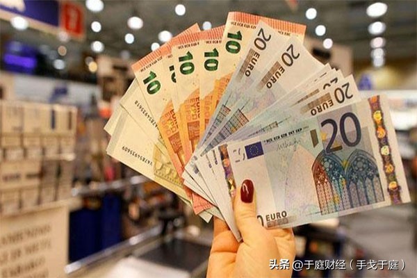 东说念主民币汇率为什么大幅贬值 贬值0.6%，靠拢7.30，因为什么?