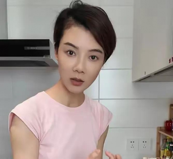 车晓和山西前首富李兆会离婚13年后，走上了一条截然不同的路 岁月无痕气质依旧
