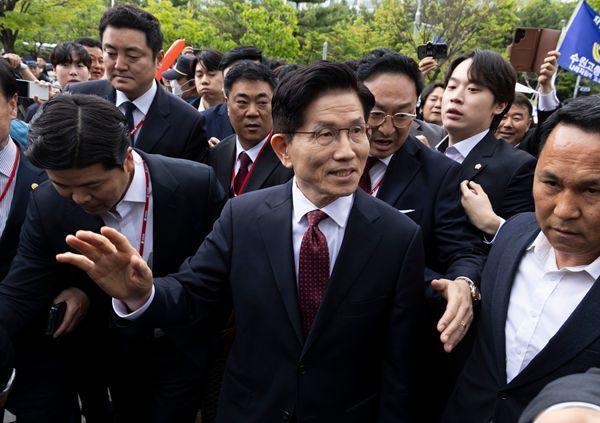 乱象丛生的韩国政局何时能拨云见日 选战纷争再起