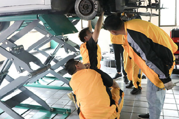 新能源汽車維修工短缺如何破解 速成班助力解決