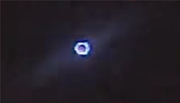 專家談美國疑出現(xiàn)可變形UFO：亮度遠(yuǎn)超滿月,，且移動軌跡毫無規(guī)律