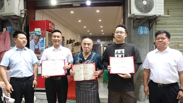 重慶扯面大爺有了新身份：擔(dān)任首批“大足美食推薦官”