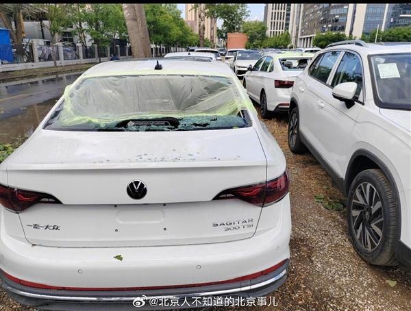 北京冰雹一大眾4S店損失慘重 新車遭殃引發(fā)關(guān)注