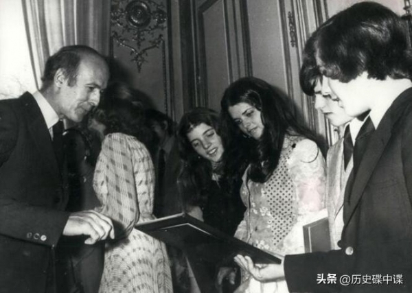25億身家男星出軌保姆,，現(xiàn)與妻子正式離婚平分財(cái)產(chǎn)