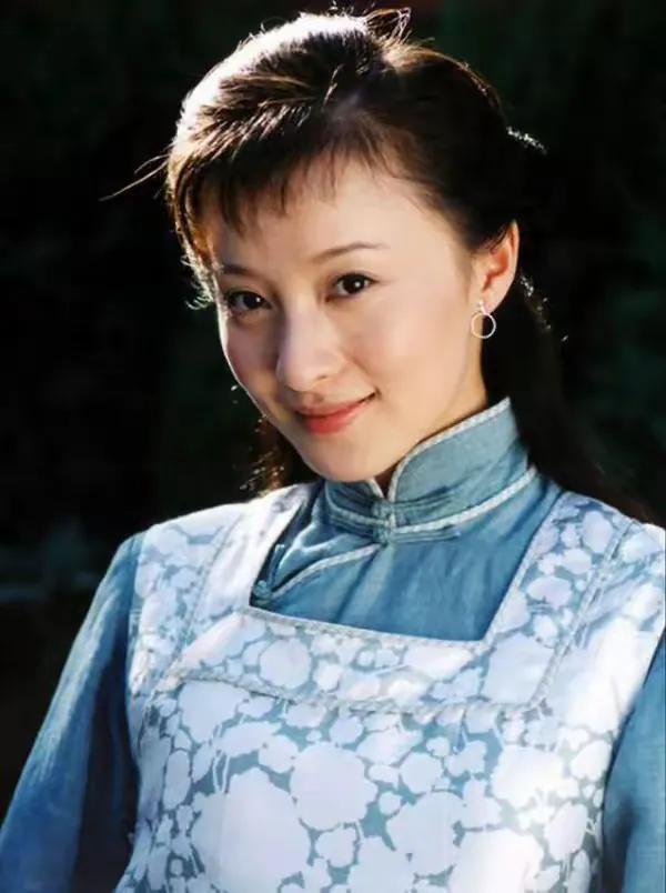 49歲“可云”徐露近況曝光 海邊翩翩起舞