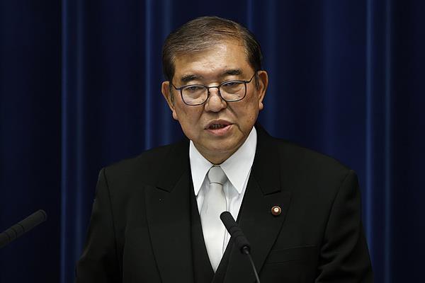 日本首相称不会在日美贸易谈判中轻易妥协