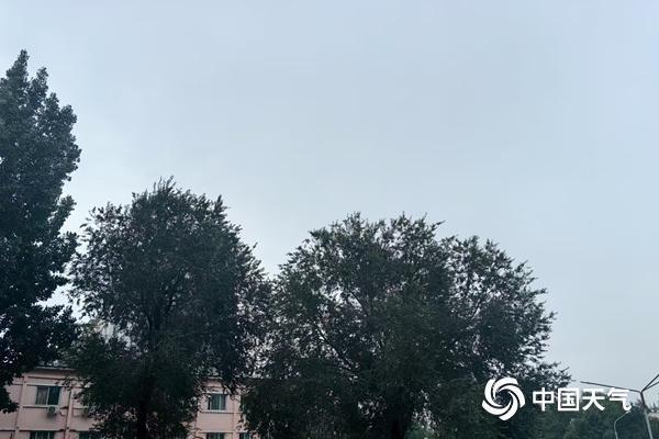 北京今天午后体感闷热，有分散性降雨