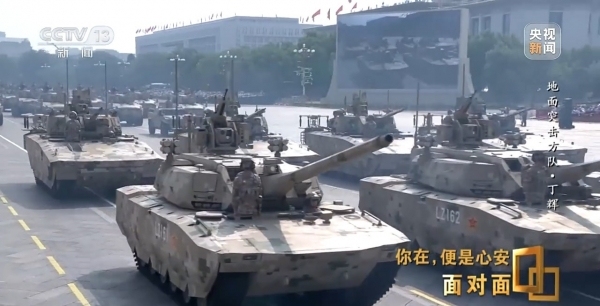 “90后”女歼击机飞行员:替英雄前辈们看大好河山