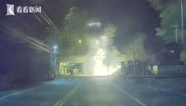 台湾一卡车撞桥油箱飞出瞬间爆燃