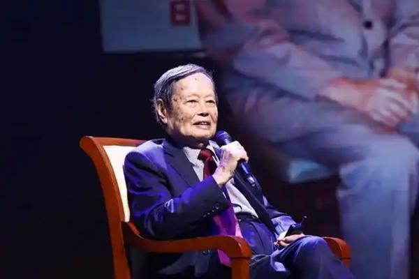 悼念杨振宁：世纪科学巨擘的归根之路 百年科学与家国情怀