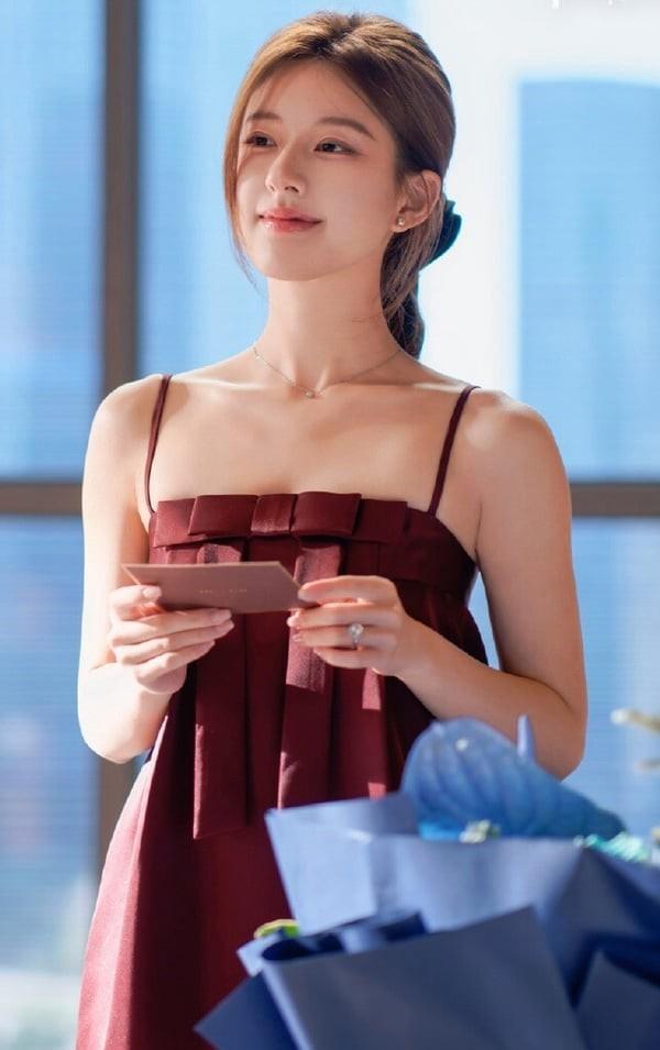 迪丽热巴大女主排面 天生贵气千金首选