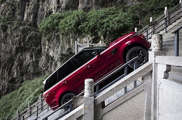 奇瑞風云3XL挑戰(zhàn)天門山天梯失敗 風險活動引爭議