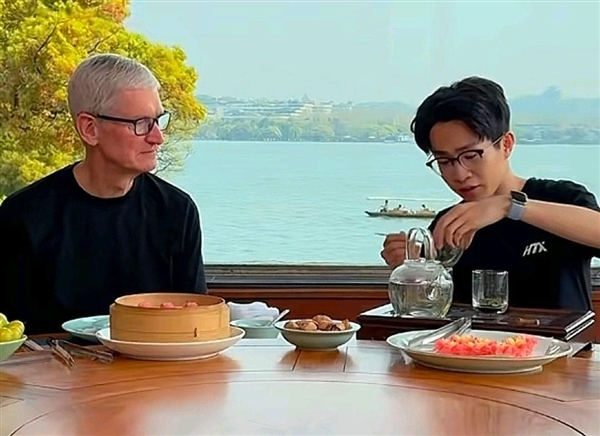 何同学谈网约车言论致公司亏损 争议持续发酵