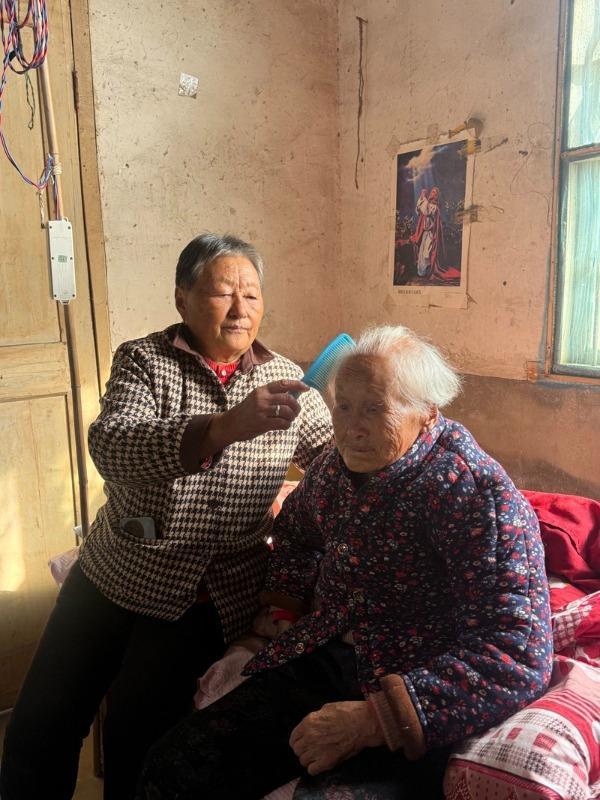 安徽一村90岁以上老人超百位 长寿村的秘密