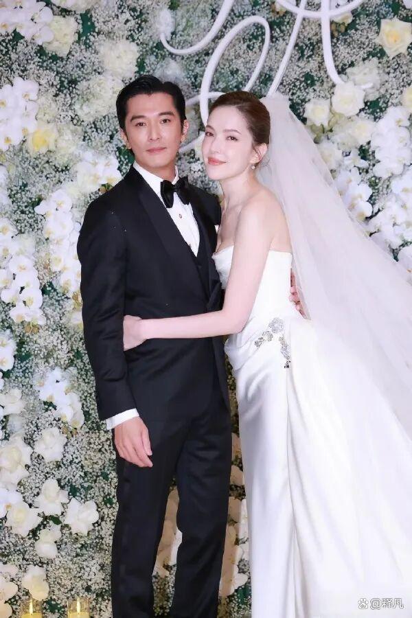 许玮甯亲完邱泽擦掉口红印 甜蜜互动引热议