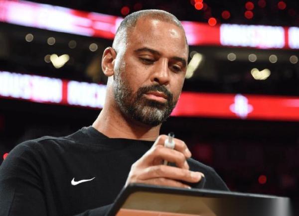 火箭vs爵士 窘境中的较量