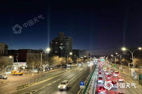 北京寒潮和大风蓝色预警中，今晨山区局地有零星小雪，最低气温-9℃